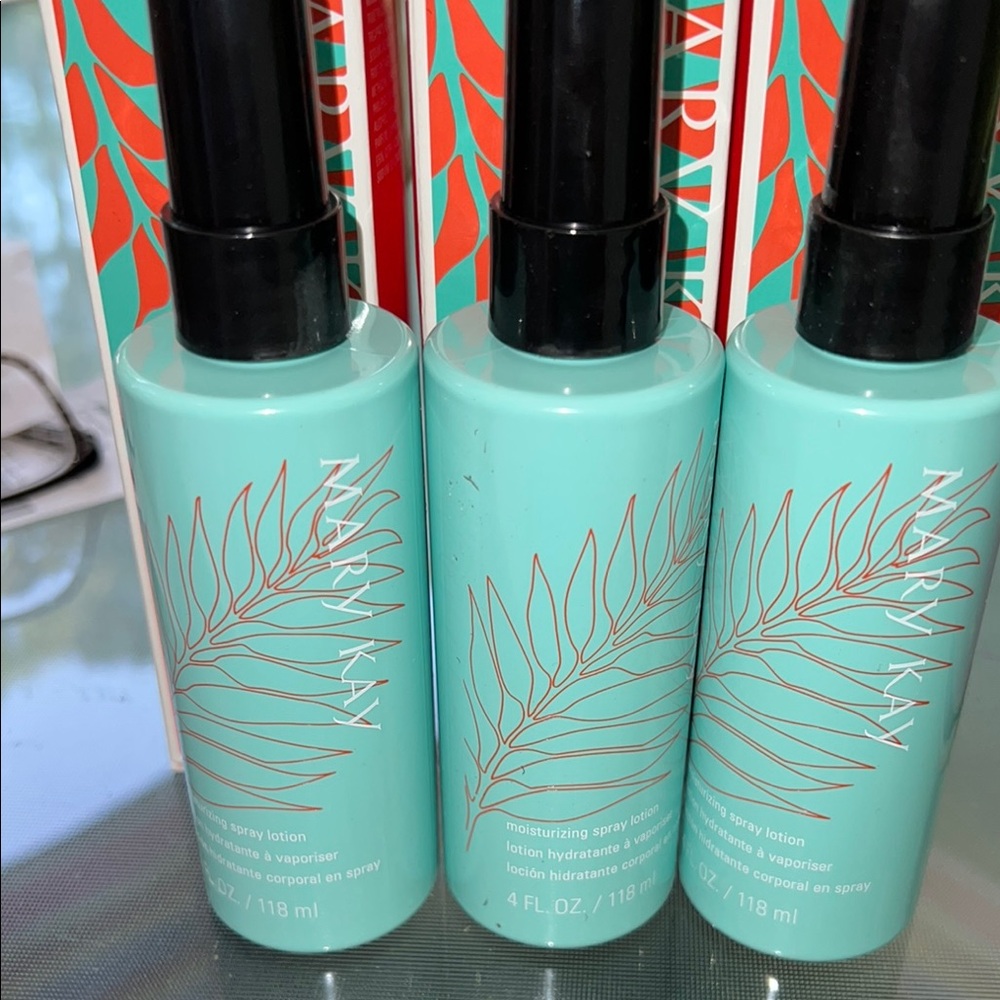 Mary Kay Hydrating Spray in Aqua